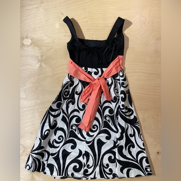 Strappy Dress by Dress Barn size 4 (IO) - Picture 10 of 12